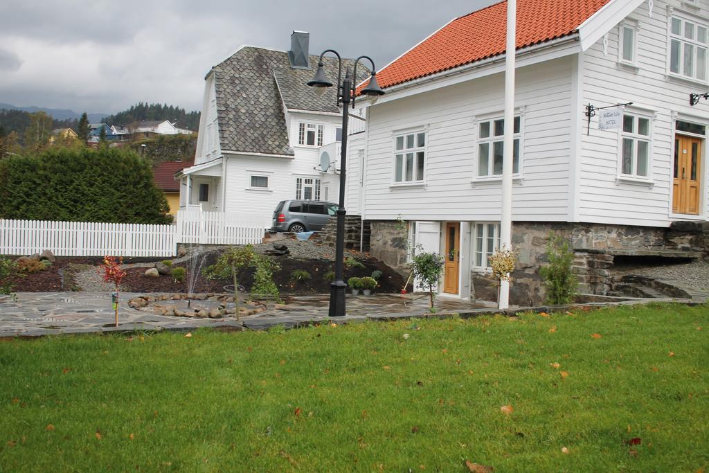 Klover Hotel Sauda Szoba fotó